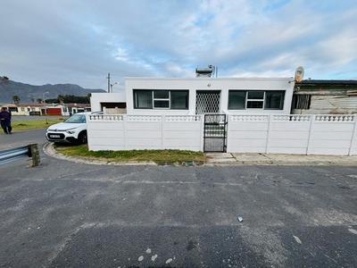 House For Sale in Steenberg, Cape Town