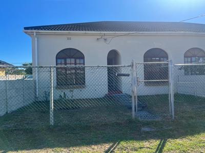 Semi-detached For Rent in Heathfield, Cape Town